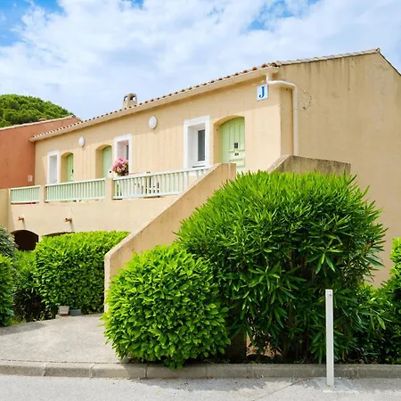 Equipe Avec Piscine Au Golf Apartment *
